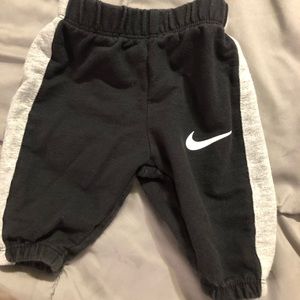 Nike sweats 0/3month old